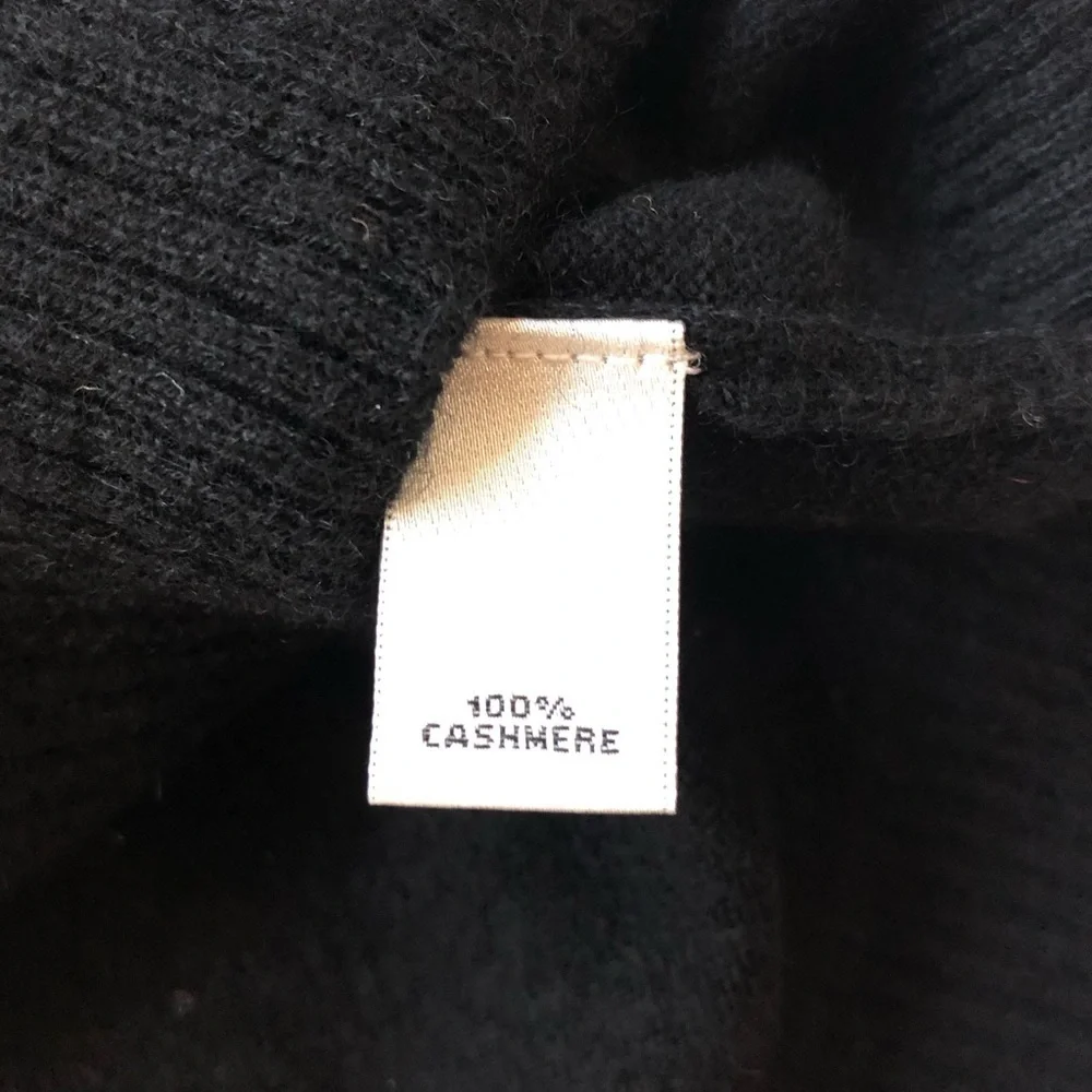 Neiman Marcus LOVE black crew neck cashmere sweater with rainbow graphic, Sz. L